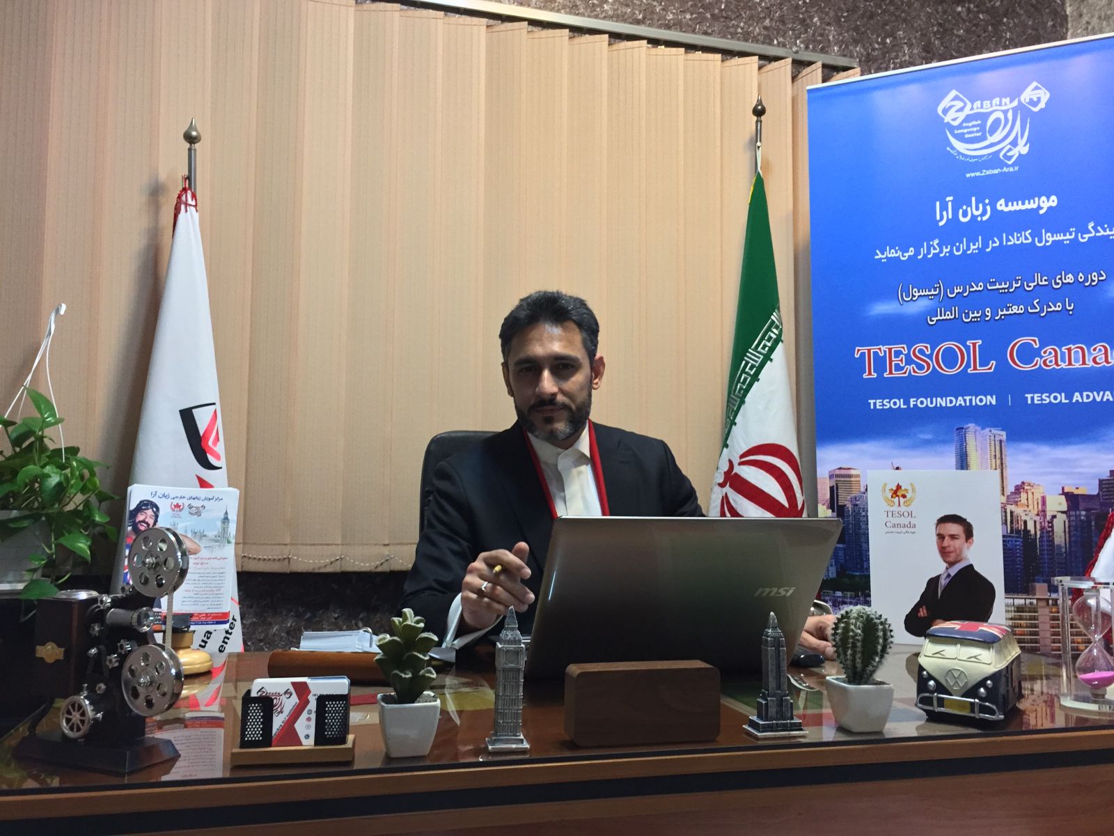 دکتر علیپور مدیریت آموزشگاه زبان آرا  
